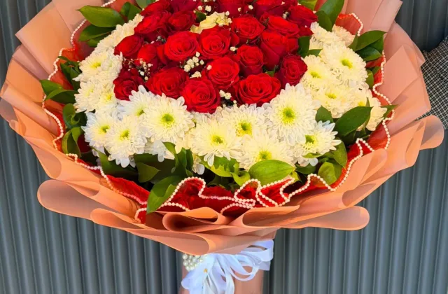 Kırmızı Gül & Beyaz Papatya Buketi